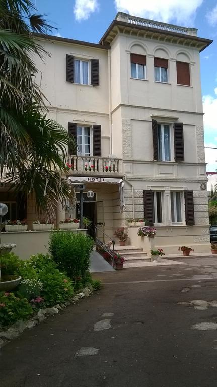Hotel Pina 3*